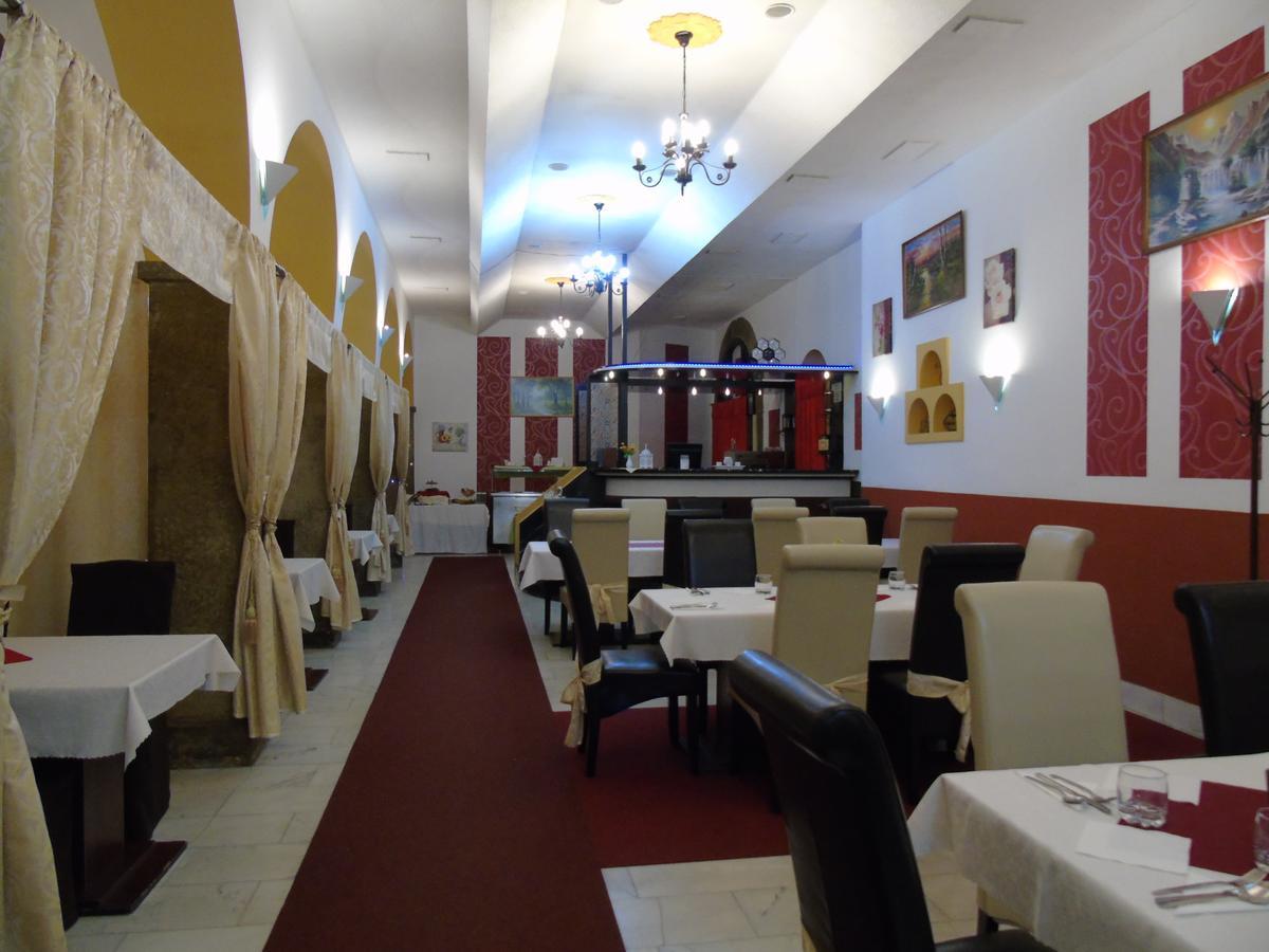 Gl Hotel Trutnov Exteriör bild