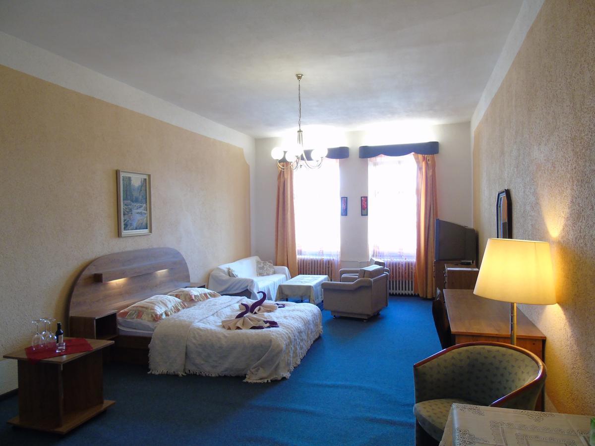 Gl Hotel Trutnov Exteriör bild