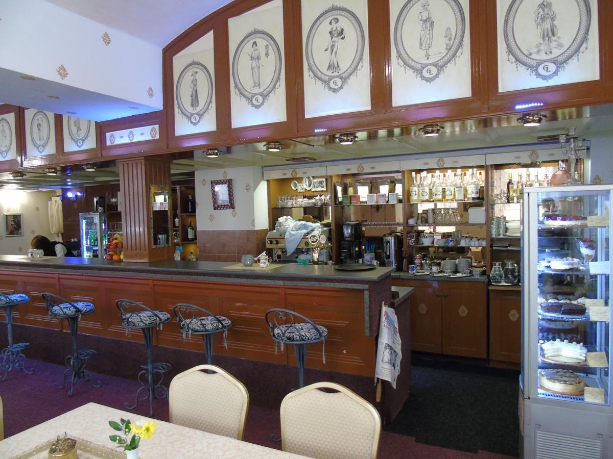 Gl Hotel Trutnov Exteriör bild