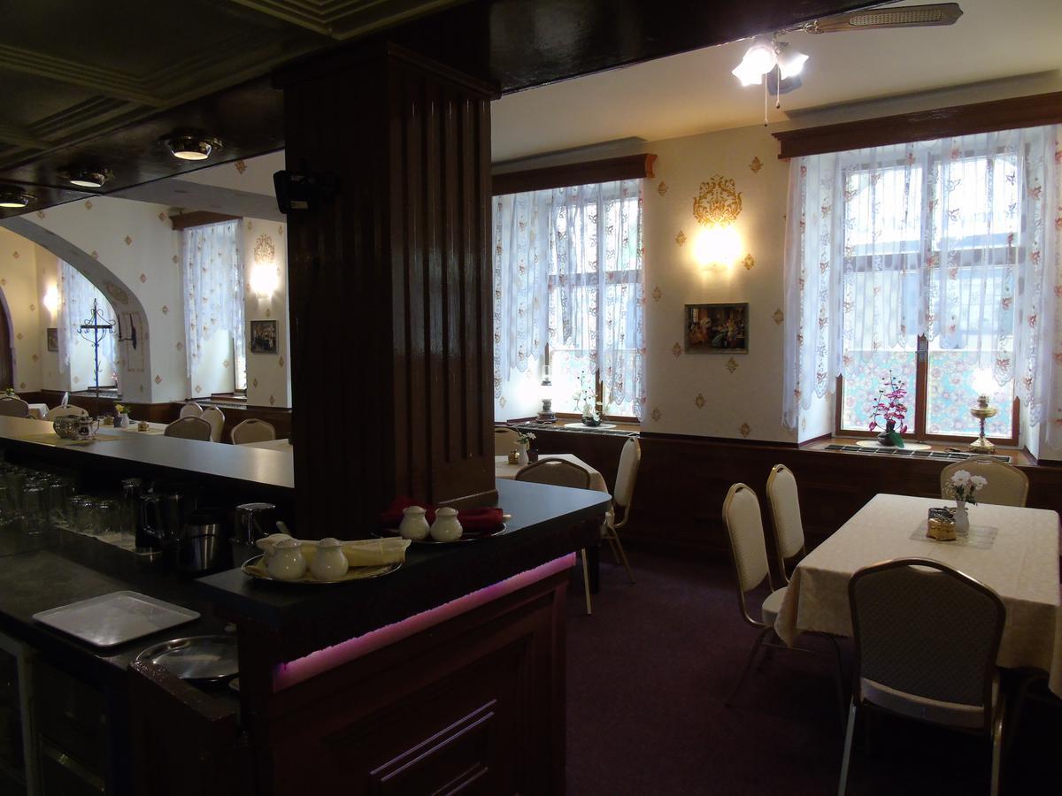Gl Hotel Trutnov Exteriör bild
