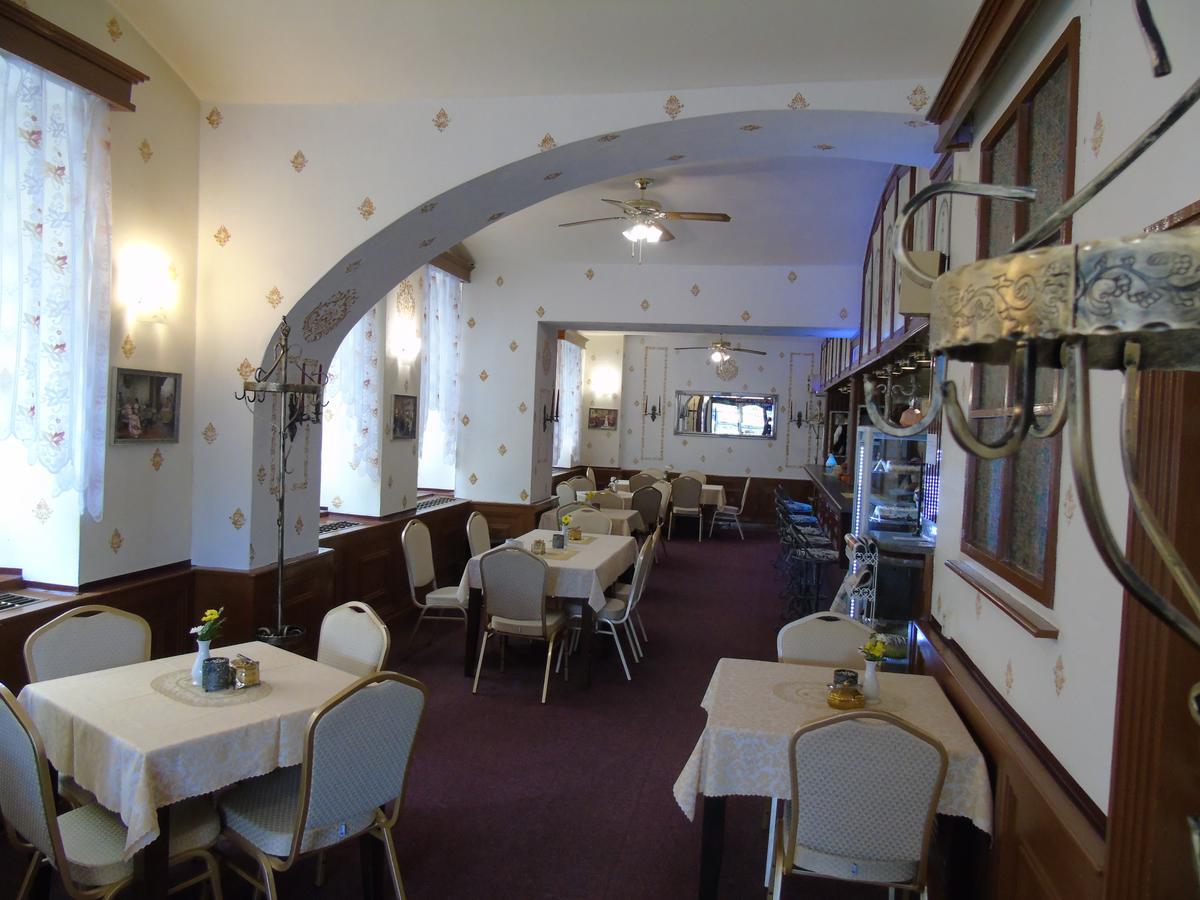 Gl Hotel Trutnov Exteriör bild